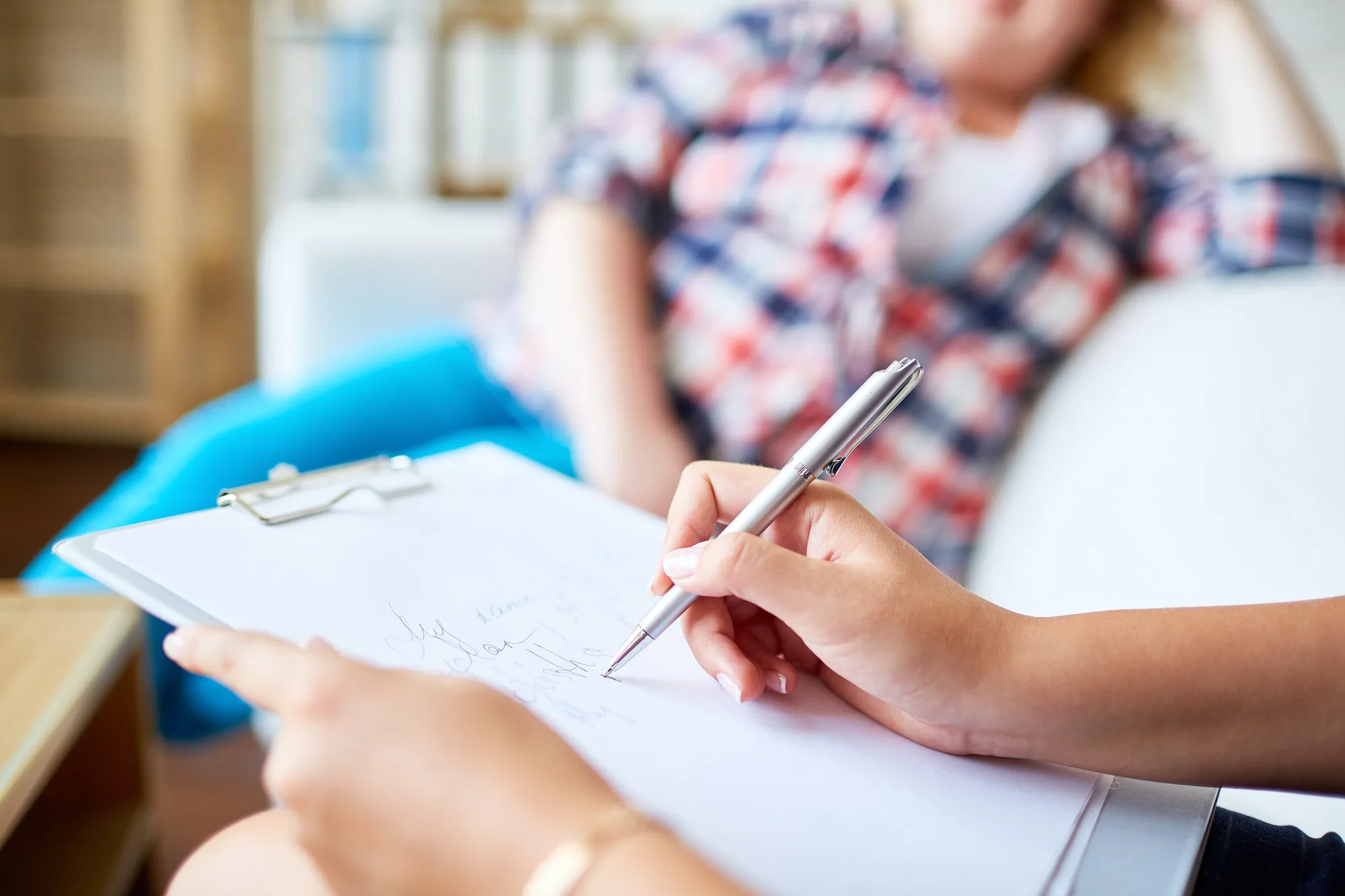 Psychoterapia Katowice – sesja terapeutyczna w przyjaznej atmosferze. Doświadczony psychoterapeuta pomaga młodzieży i dorosłym w trudnościach.